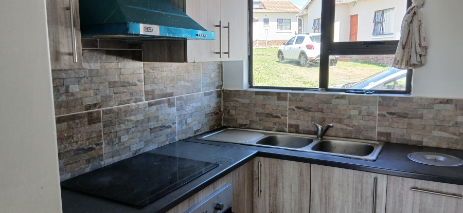 To Let 3 Bedroom Property for Rent in Cove Rock Eastern Cape